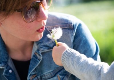 Wir pusten Pusteblumen